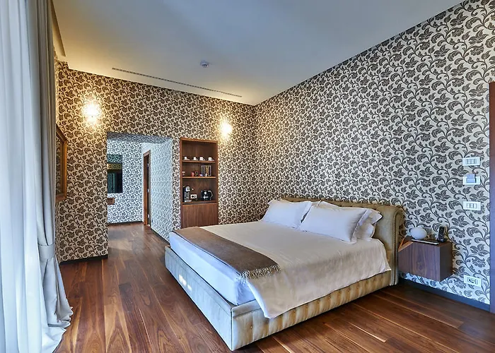 Lario Mandello 5* מנדלו דל לאריו