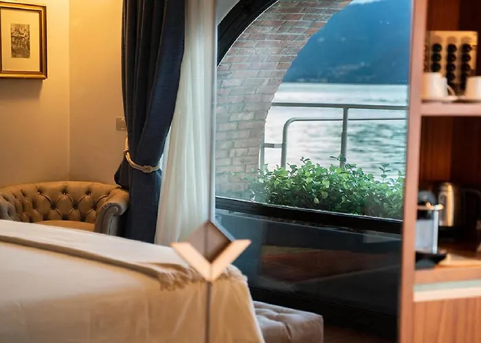 Отель Lario Mandello 5*