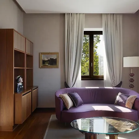 ホテル Lario Mandello 5*